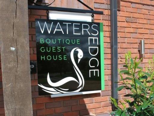The Waters Edge Guest House Стратфорд на Ейвън Екстериор снимка